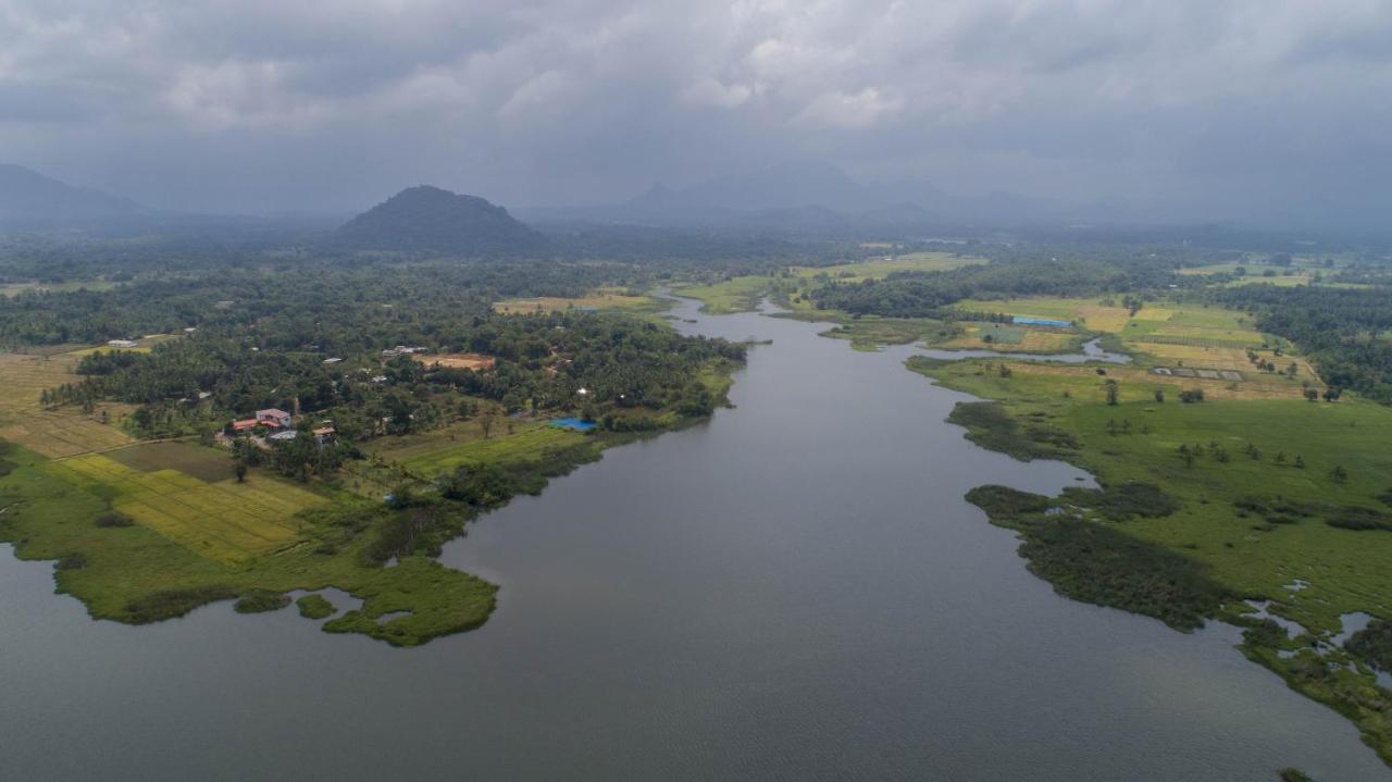 Nilambara Lake View Дамбула Екстериор снимка